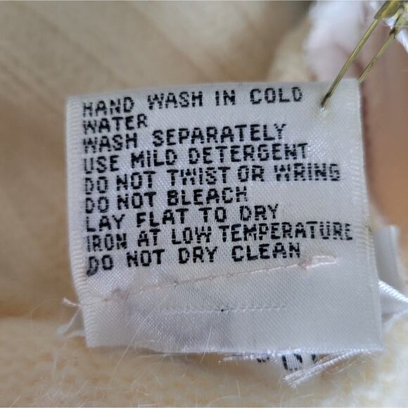 NWT Vintage Angora Wool 1980's V-Neck Sweater Size Small Cream Braided - Picture 9 of 10